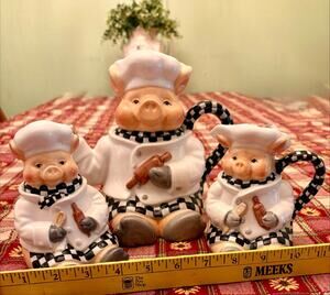 Chef Pig Tea Pot, Creamer, Sugar holder by Young's Heartfelt Kitchen VTG 1999